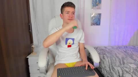 Snapshot of thiago_james69 chatting on September 29, 2025, 2:27 am Manuel online show from September 29, 2025, 2:27 am