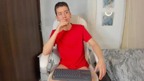 Snapshot of thiago_james69 chatting on October 8, 2025, 11:13 pm Manuel online show from October 8, 2025, 11:13 pm