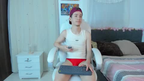 Snapshot of thiago_james69 chatting on November 18, 2025, 1:11 am Manuel online show from November 18, 2025, 1:11 am