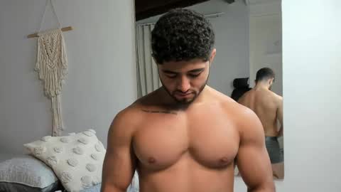 Snapshot of thiago_moretti chatting on May 12, 2026, 7:00 pm THIAGO online show from May 12, 2026, 7:00 pm