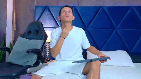 Snapshot of thiagoferrer_ chatting on June 24, 2026, 5:06 am T H I A G O online show from June 24, 2026, 5:06 am