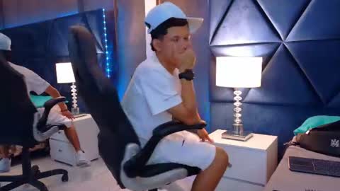Snapshot of thiagoferrer_ chatting on July 10, 2026, 4:06 am T H I A G O online show from July 10, 2026, 4:06 am