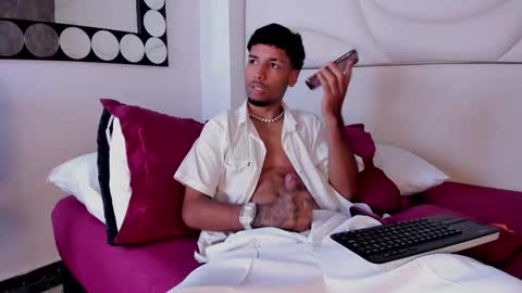 ThiagoFerreti online show from November 10, 2025, 8:19 pm