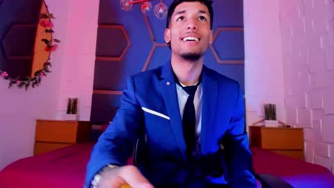 ThiagoFerreti online show from December 4, 2025, 8:17 pm