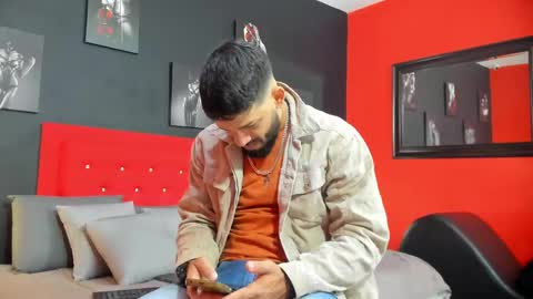 Thia Gomez online show from September 15, 2025, 12:27 pm