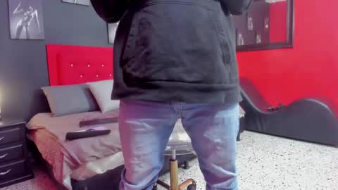 Thia Gomez online show from October 18, 2025, 12:39 pm