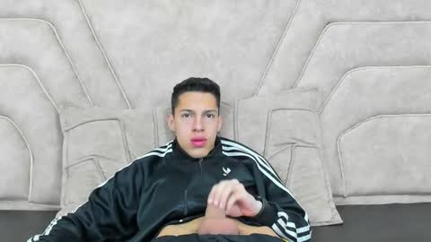 Thiago   online show from December 21, 2024, 10:19 pm