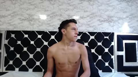 Snapshot of thiagos19 chatting on May 4, 2026, 1:07 pm Thiago online show from May 4, 2026, 1:07 pm