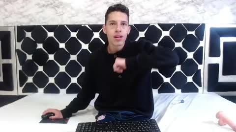 Snapshot of thiagos19 chatting on May 8, 2026, 1:55 am Thiago online show from May 8, 2026, 1:55 am