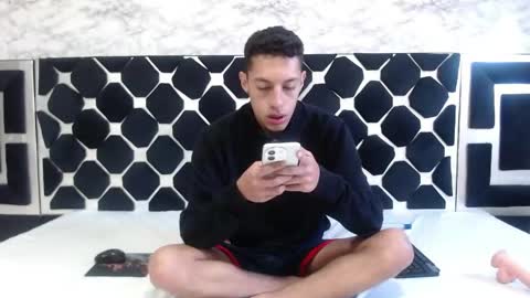 Snapshot of thiagos19 chatting on May 14, 2026, 12:17 am Thiago online show from May 14, 2026, 12:17 am
