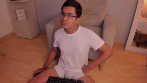 thiagovega_ online show from April 15, 2026, 4:08 am