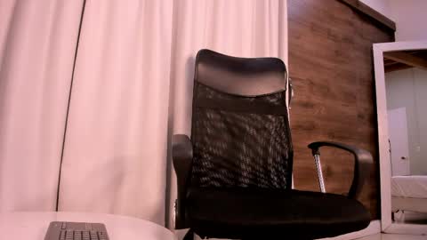 thiagovega_ online show from May 11, 2026, 3:34 am