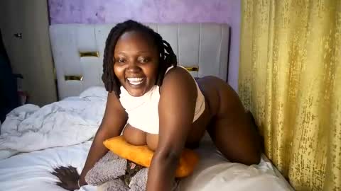 Snapshot of thick_n_flirty chatting on May 24, 2026, 3:28 pm thick_n_flirty online show from May 24, 2026, 3:28 pm