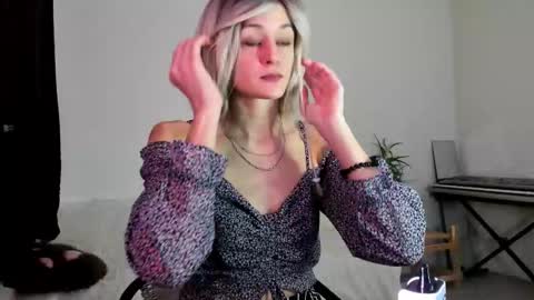 thief_of_hearts_ online show from December 5, 2025, 1:36 am