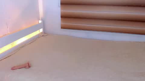 LAURA online show from March 25, 2026, 2:17 am