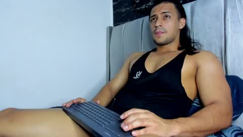 Snapshot of thomas777__ chatting on April 11, 2026, 10:03 pm Thomas online show from April 11, 2026, 10:03 pm