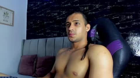 Snapshot of thomas777__ chatting on May 1, 2026, 12:10 pm Thomas online show from May 1, 2026, 12:10 pm