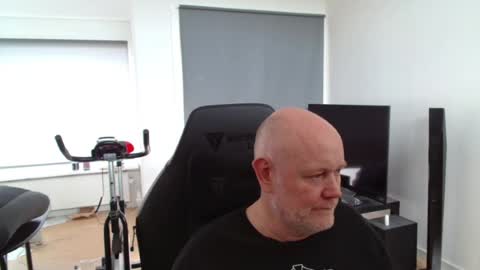 Snapshot of thomas806035 chatting on July 31, 2026, 10:14 am thomas806035 online show from July 31, 2026, 10:14 am