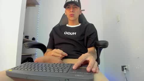 Snapshot of thomas__brandd1 chatting on May 4, 2026, 12:50 am thomas brandd1 online show from May 4, 2026, 12:50 am