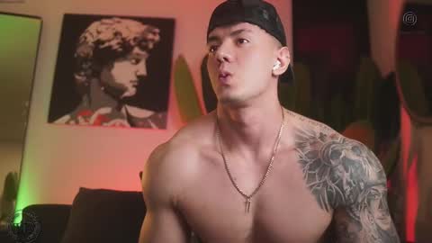 Thomas Falcon online show from December 19, 2025, 1:01 am