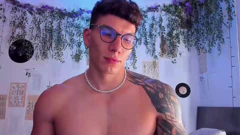 Thomas Grey online show from March 9, 2025, 9:02 am