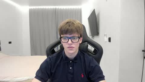 Snapshot of thomas_shelbivip chatting on April 29, 2026, 4:11 pm Tomas online show from April 29, 2026, 4:11 pm