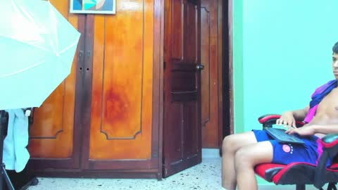 Snapshot of thomas_valkov chatting on April 25, 2026, 1:41 pm Thomas Valkov online show from April 25, 2026, 1:41 pm