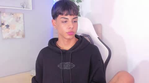 Snapshot of thomas_wild chatting on September 11, 2025, 4:34 am Thomas online show from September 11, 2025, 4:34 am