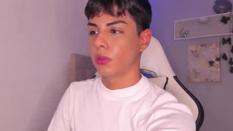 Snapshot of thomas_wild chatting on October 16, 2025, 6:36 am Thomas online show from October 16, 2025, 6:36 am