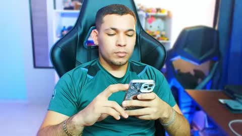 Snapshot of thomascollins__ chatting on October 24, 2025, 6:54 am Thomas online show from October 24, 2025, 6:54 am