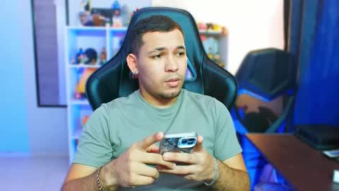 Snapshot of thomascollins__ chatting on October 28, 2025, 8:40 am Thomas online show from October 28, 2025, 8:40 am