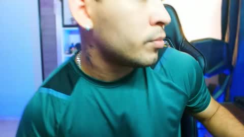 Snapshot of thomascollins__ chatting on November 12, 2025, 6:03 am Thomas online show from November 12, 2025, 6:03 am