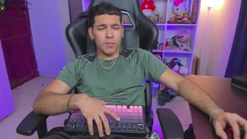 Snapshot of thomascollins__ chatting on February 14, 2026, 6:10 am Thomas online show from February 14, 2026, 6:10 am