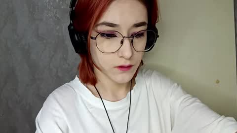 Lina online show from December 2, 2025, 12:10 pm