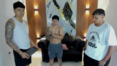 thomson_hot01 online show from September 19, 2025, 5:09 am