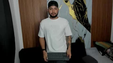 thomson_hot01 online show from February 5, 2026, 5:45 am