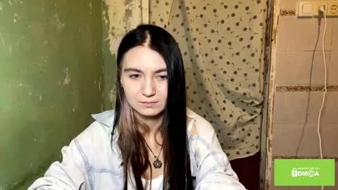 Lola  3 a gift for every fan club member online show from February 6, 2026, 10:02 pm