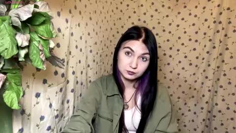 Lola  3 a gift for every fan club member online show from February 13, 2026, 8:05 pm