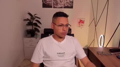 thorian_stormborn online show from November 26, 2025, 7:37 pm