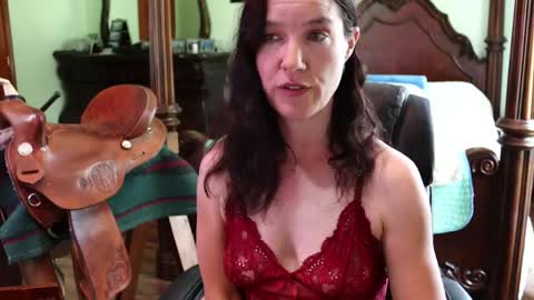 Snapshot of thornbury_rose chatting on May 23, 2026, 6:01 pm ThornburyRose online show from May 23, 2026, 6:01 pm