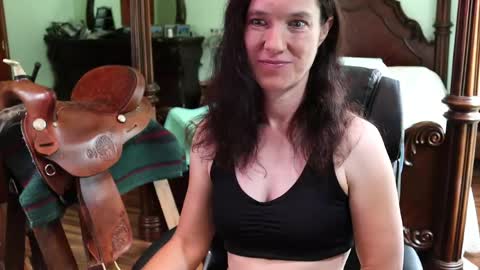 Snapshot of thornbury_rose chatting on June 5, 2026, 4:13 pm ThornburyRose online show from June 5, 2026, 4:13 pm