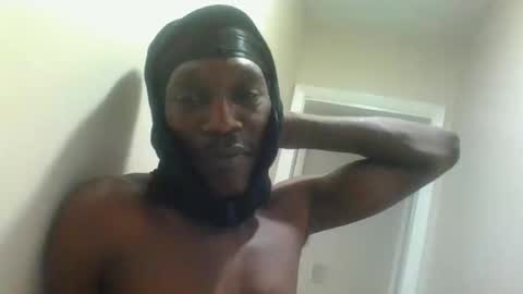 thoroughbred_1980 online show from November 25, 2025, 2:22 am