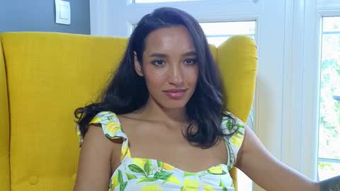 tia_j online show from September 19, 2025, 2:40 pm