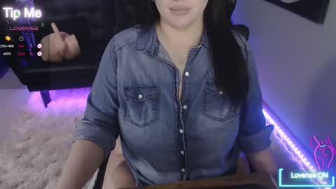 Tia Bella online show from January 12, 2026, 8:47 pm