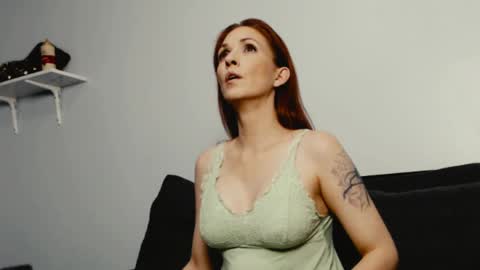 Snapshot of tiannarae chatting on September 17, 2025, 2:46 am TIANNA online show from September 17, 2025, 2:46 am