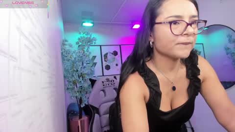 Tiara  online show from April 22, 2026, 3:09 am