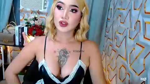 tiarrafoxs online show from March 16, 2026, 8:18 am