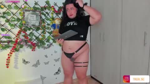 Snapshot of tich___ chatting on May 17, 2026, 9:11 pm tich___ online show from May 17, 2026, 9:11 pm