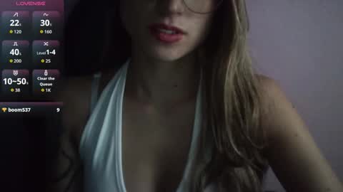 Tifanny online show from November 4, 2025, 9:36 pm