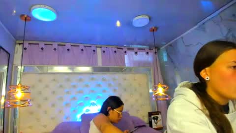Snapshot of tifanny_val chatting on July 10, 2026, 12:19 pm Tifanny y Vale online show from July 10, 2026, 12:19 pm
